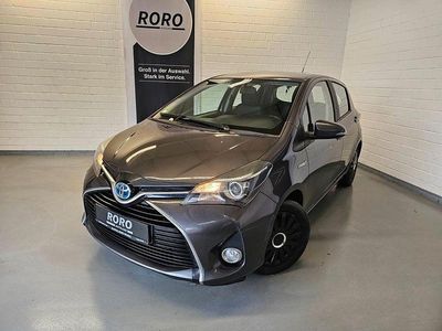 Grau Gebraucht 2016 Toyota Yaris Hybrid Comfort Limousine | 7.950 € (Guter Preis)