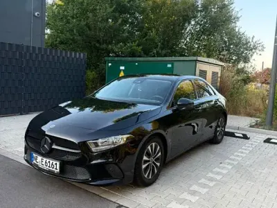 Gebraucht Mercedes A180 116 PS (85 kW) 2020 Schwarz Limousine