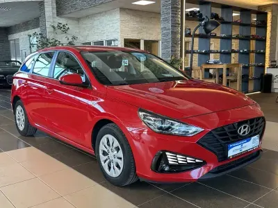 Używany Hyundai i30 Pure 110 KM (80 kW) 2023 Czerwony Kombi