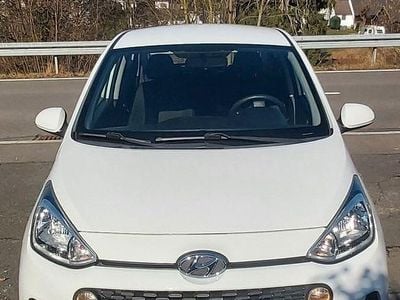 Gebraucht Hyundai i10 Classic 67 PS (49 kW) 2017 Weiß Kleinwagen