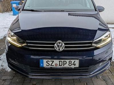 Blau Gebraucht 2016 VW Touran Highline Van / Kleinbus | 14.500 €