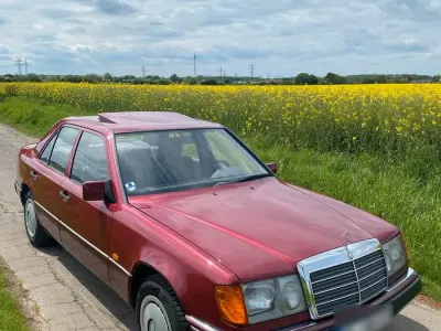 Gebraucht Mercedes E230 132 PS (97 kW) 1992 Rot Limousine