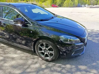 Używany Volvo V40 CC Ocean Race 114 KM (83 kW) 2015 Czarny Kombi