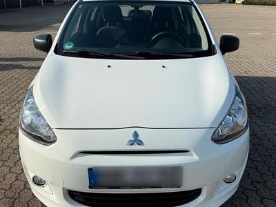 Gebraucht Mitsubishi Space Star Diamant Edition 71 PS (52 kW) 2015 Weiß Kleinwagen