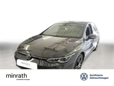 Gebraucht VW Golf VIII Life 131 PS (96 kW) 2023 Grau Limousine