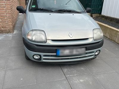 Usata Renault Clio II 58 CV (42 kW) 1999 Argento Utilitaria
