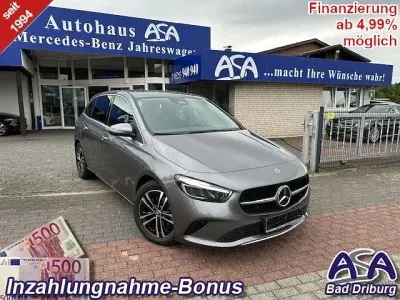 Gebraucht Mercedes B200 Progressive 163 PS (119 kW) 2024 Mountaingrau Kleinwagen