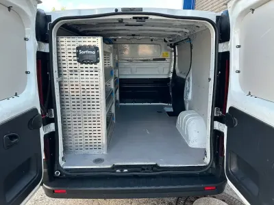 Gebraucht Opel Vivaro 121 PS (88 kW) 2018 Weiß Van / Kleinbus