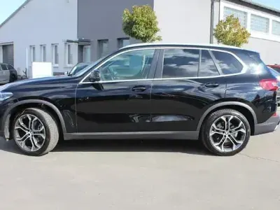 Gebraucht BMW X5 Sport Line 333 PS (244 kW) 2023 Schwarz ii SUV