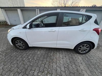 Weiß Gebraucht 2015 Hyundai i10 YES! Kleinwagen | 8.300 € (Fairer Preis)