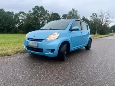 Gebraucht Daihatsu Sirion 70 PS (51 kW) 2009 Blau Kleinwagen