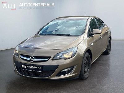 Usata Opel Astra 116 CV (85 kW) 2013 Oro Berlina