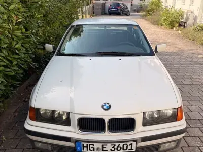 Gebraucht BMW 320 150 PS (110 kW) 1995 Weiß Limousine