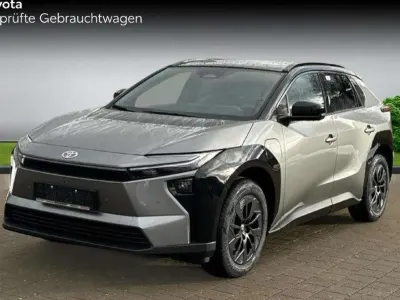 Neu Toyota bZ4X Lounge 252 kW (343 PS) 2026 Precious metal/ attitude black SUV