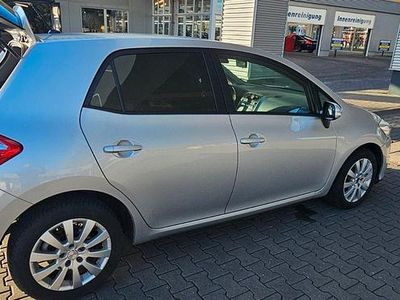 Brugt Toyota Auris 90 HK (66 kW) 2010 Sølv Hatchback