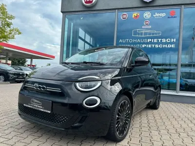 Gebraucht Fiat 500e La Prima 86 kW (118 PS) 2022 Onyx schwarz Kleinwagen
