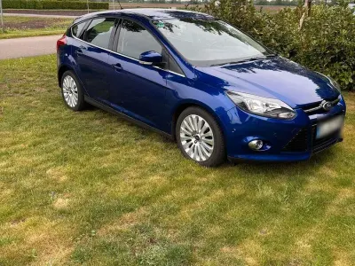 Gebraucht Ford Focus Titanium 125 PS (91 kW) 2013 Blau Limousine