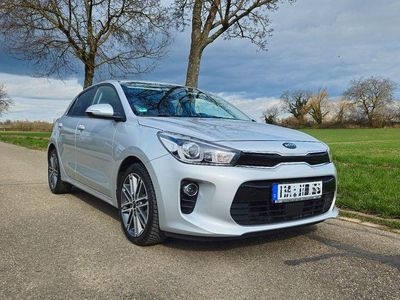 Second-hand Kia Rio Spirit 90 CP (66 kW) 2017 Argintiu Berlinǎ