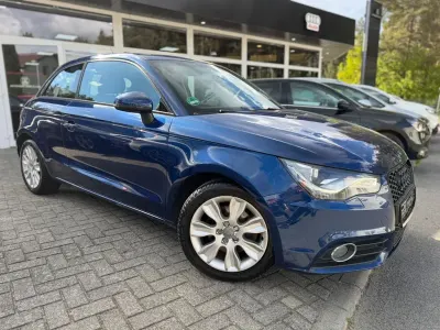 Gebraucht Audi A1 Ambition 105 PS (77 kW) 2011 Blau Kleinwagen