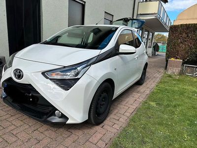Gebraucht Toyota Aygo 69 PS (50 kW) 2019 Weiß Kleinwagen