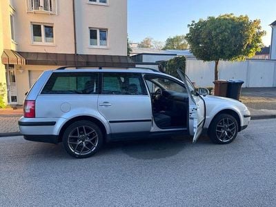 Second-hand VW Passat Comfortline 131 CP (96 kW) 2004 Argintiu Break
