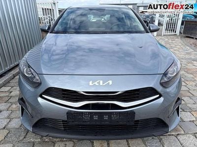 Neu Kia Ceed 101 PS (74 kW) 2025 Lunargrau metallic Kleinwagen