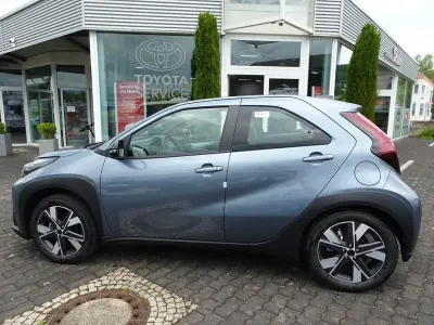Neu Toyota Aygo X Active 116 PS (85 kW) 2026 Grau SUV