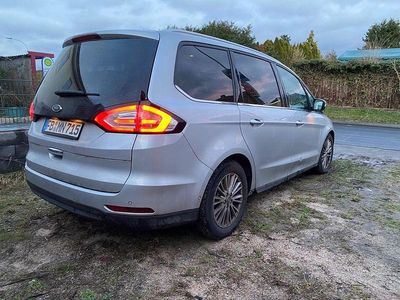 Gebraucht Ford Galaxy Titanium 150 PS (110 kW) 2015 Silber Van / Kleinbus