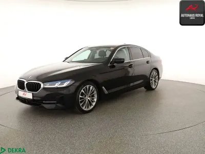 Gebraucht BMW 520 Performance 190 PS (139 kW) 2022 Black sapphire Limousine
