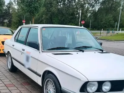 Gebraucht BMW 518 105 PS (77 kW) 1987 Weiß Limousine