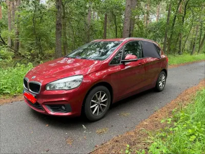 Gebraucht BMW 218 Active Tourer 150 PS (110 kW) 2015 Rot Van / Kleinbus