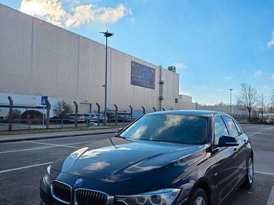 Gebraucht BMW 320 Luxury Line 184 PS (135 kW) 2012 Blau Limousine