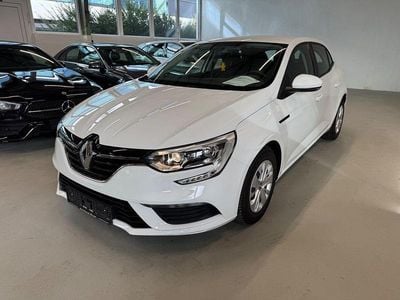 Weiß Gebraucht 2017 Renault Mégane IV Life Limousine | 9.700 € (Guter Preis)