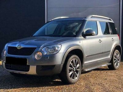 gebraucht Skoda Yeti 2.0 TDI DSG 4x4 platin-grau/-2012