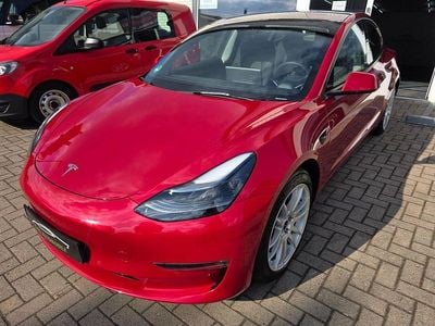 Begagnad Tesla Model 3 366 kW (498 HK) 2021 Röd Sedan