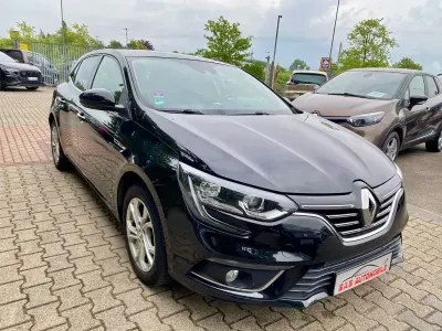 Gebraucht Renault Mégane Intens 132 PS (97 kW) 2016 Schwarz Limousine