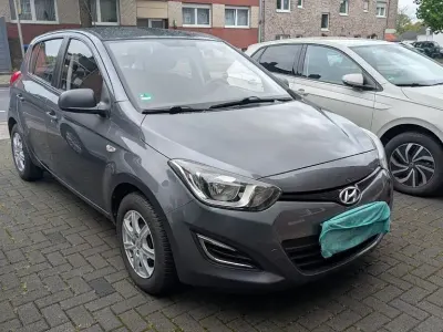Gebraucht Hyundai i20 Classic 86 PS (63 kW) 2014 Schwarz Kleinwagen