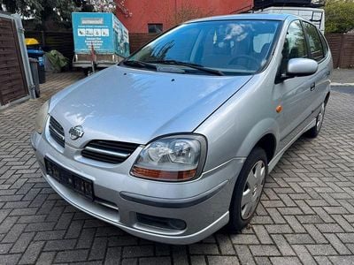 Second-hand Nissan Almera Tino Acenta 114 CP (83 kW) 2001 Argintiu Monovolum