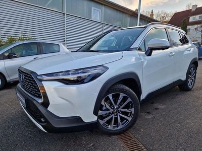 Gebraucht Toyota Corolla Cross Lounge 197 PS (144 kW) 2023 Platinum white pearl mc. SUV