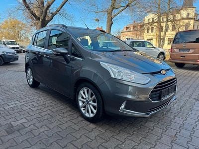 Gebraucht Ford B-MAX Titanium 125 PS (91 kW) 2017 Grau Van / Kleinbus