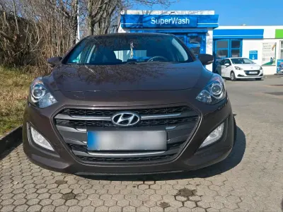 Gebraucht Hyundai i30 110 PS (80 kW) 2017 Braun Kleinwagen