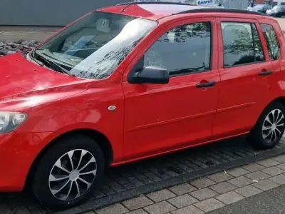 Gebraucht Mazda 2 55 PS (40 kW) 2003 Rot Kleinwagen