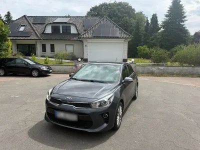 Gebraucht Kia Rio DREAM-TEAM Edition 84 PS (61 kW) 2017 Grau Limousine