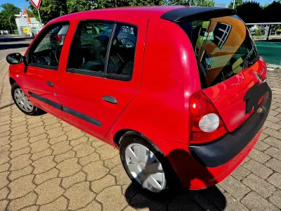 Gebraucht Renault Clio II 60 PS (44 kW) 2006 Rot Limousine