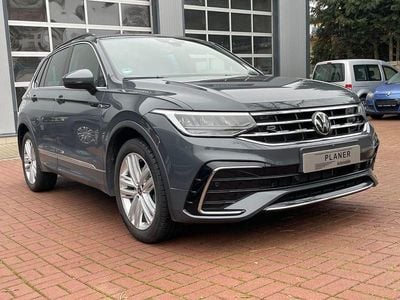 Grau Gebraucht 2024 VW Tiguan R-line SUV | 33.600 € (Superpreis)