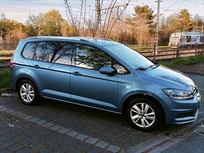 Second-hand VW Touran Comfortline 150 CP (110 kW) 2022 Albastru Monovolum