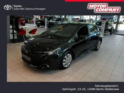 Używany Toyota Corolla Business Edition 140 KM (102 kW) 2023 Czarny Sedan/Limuzyna