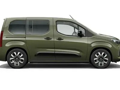 Neu Opel Combo 131 PS (96 kW) 2026 Sirkka grün metallic sirkka grün metallic Van / Kleinbus