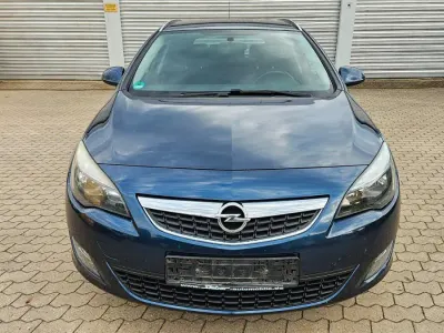 Gebraucht Opel Astra 140 PS (102 kW) 2012 Blau Kombi