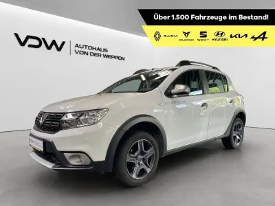 Gebraucht Dacia Sandero Celebration 90 PS (66 kW) 2018 Weiß Limousine